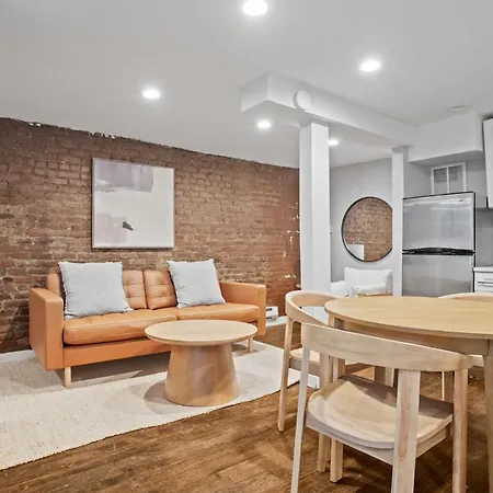 Chelsea Charm 2Bd 1 Bath Apartment
